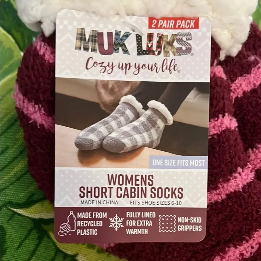 Muk Luks Women's Short Cabin Socks - Red and Pink